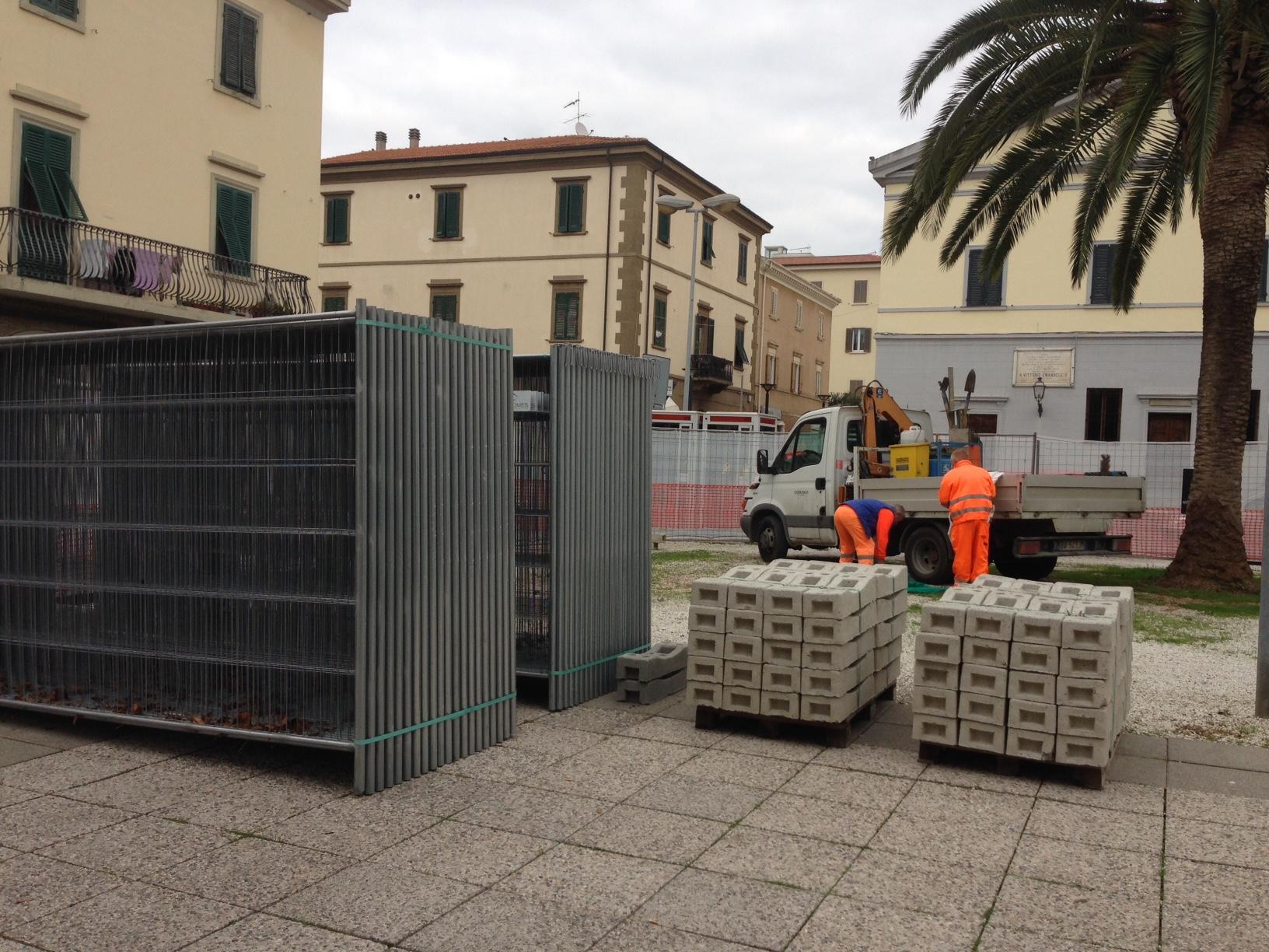 Il cantiere per il rifacimento di corso Matteotti allestito in piazza Gramsci
