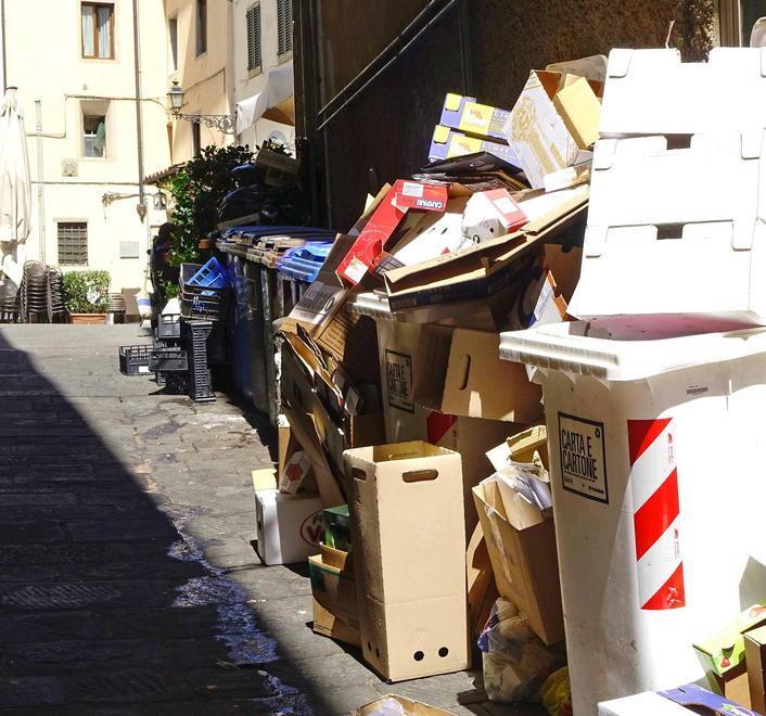 È ancora caos rifiuti sulla Sala, in arrivo controlli serrati 