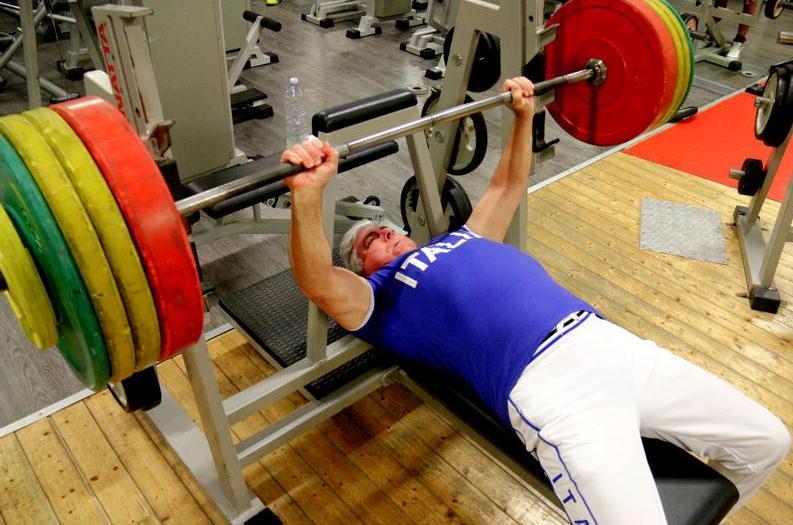 Ilio Polese a 74 anni fa il record del mondo di sollevamento pesi