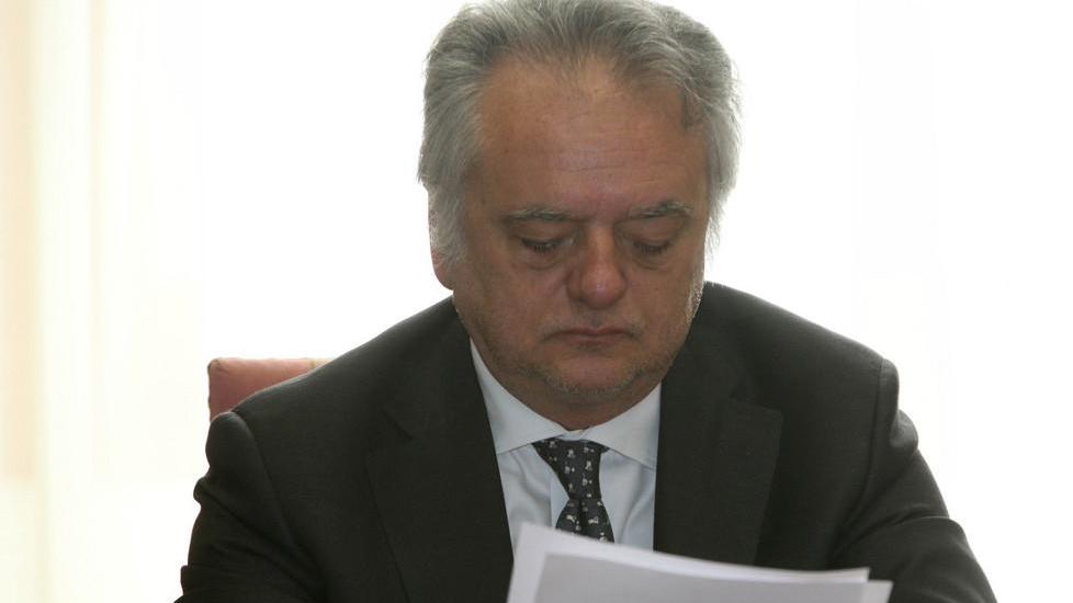 Petrolio meno caro, Landi ancora in rosso