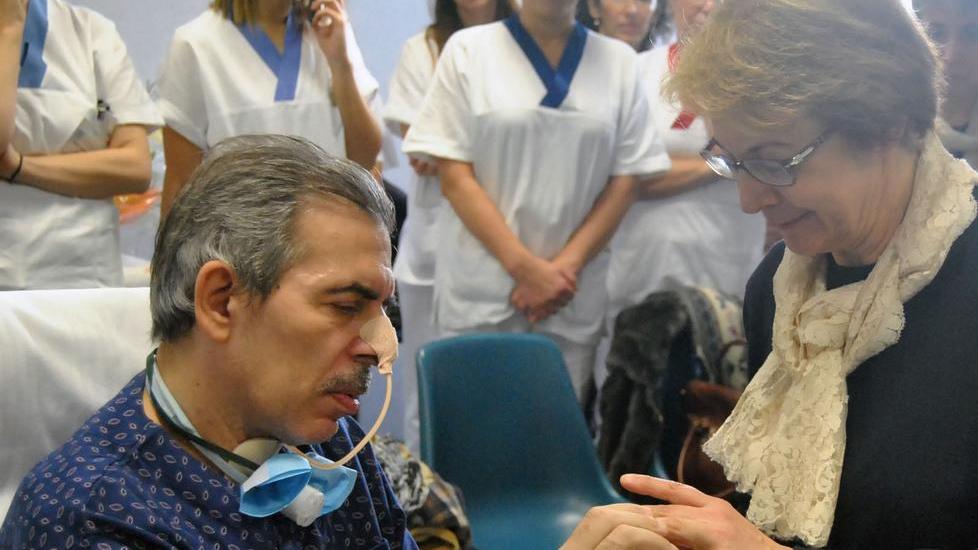 Orsola e Maurizio sposi all'ospedale di Modena: «Un sì sofferto, ma ricco di felicità»