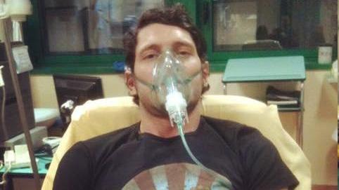 Aldo Montano in ospedale in una foto pubblicata dallo schermidore livornese sulla sua pagina Facebook