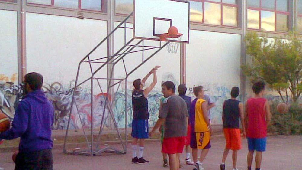 Sassari, campi da basket nei quartieri: gratis per tutti