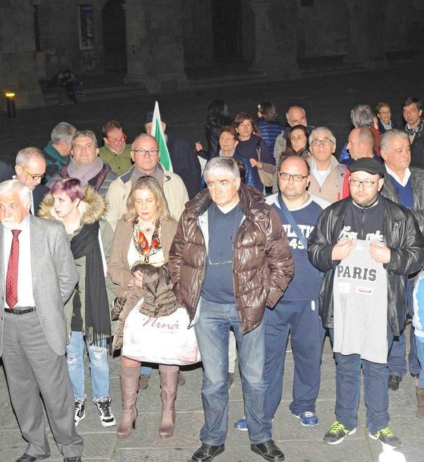 In silenzio per i morti di Parigi 