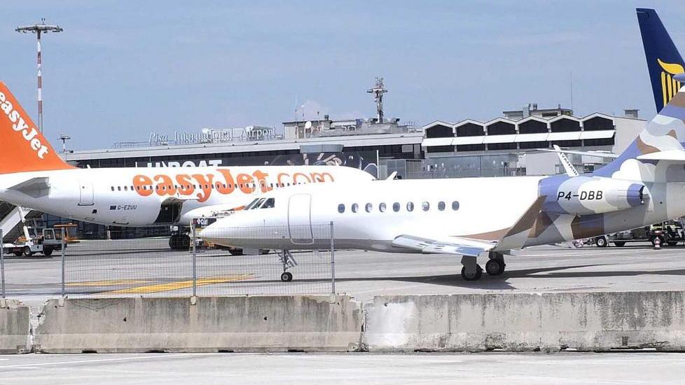 Gli aeroporti in volo per utile e traffico