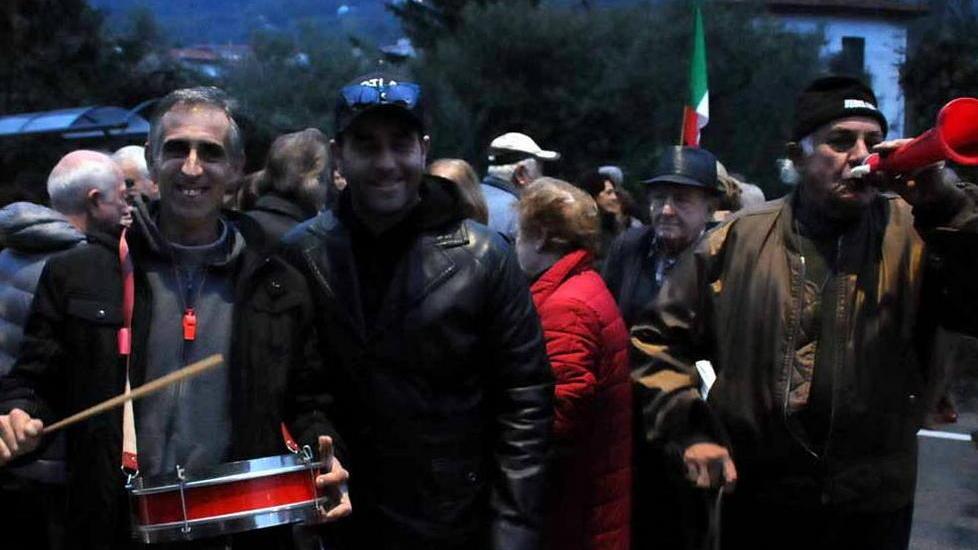 Albianesi in strada, l’indice sul sindaco