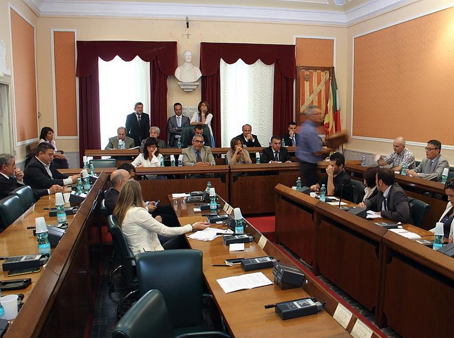 Crisi in Comune, bocce cucite oggi i due summit incrociati