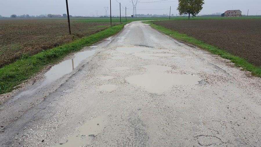 La via Paglioni è in uno stato pietoso