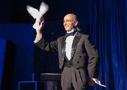 Il teatro De Micheli apre il sipario sul mondo della magia 