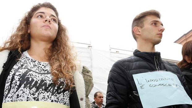 «Sentivo gli spari da casa. Sto bene ma ho paura». I modenesi a Parigi
