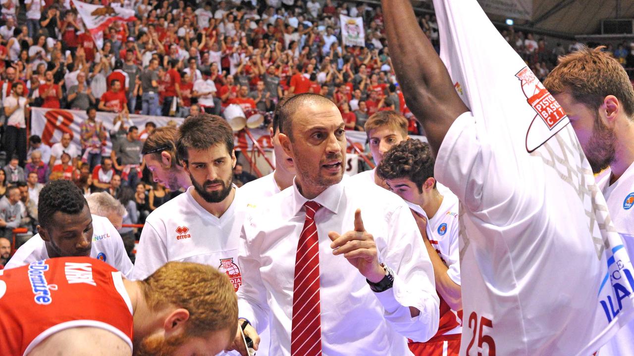 Vincenzo Esposito durante un time out (foto Gori)
