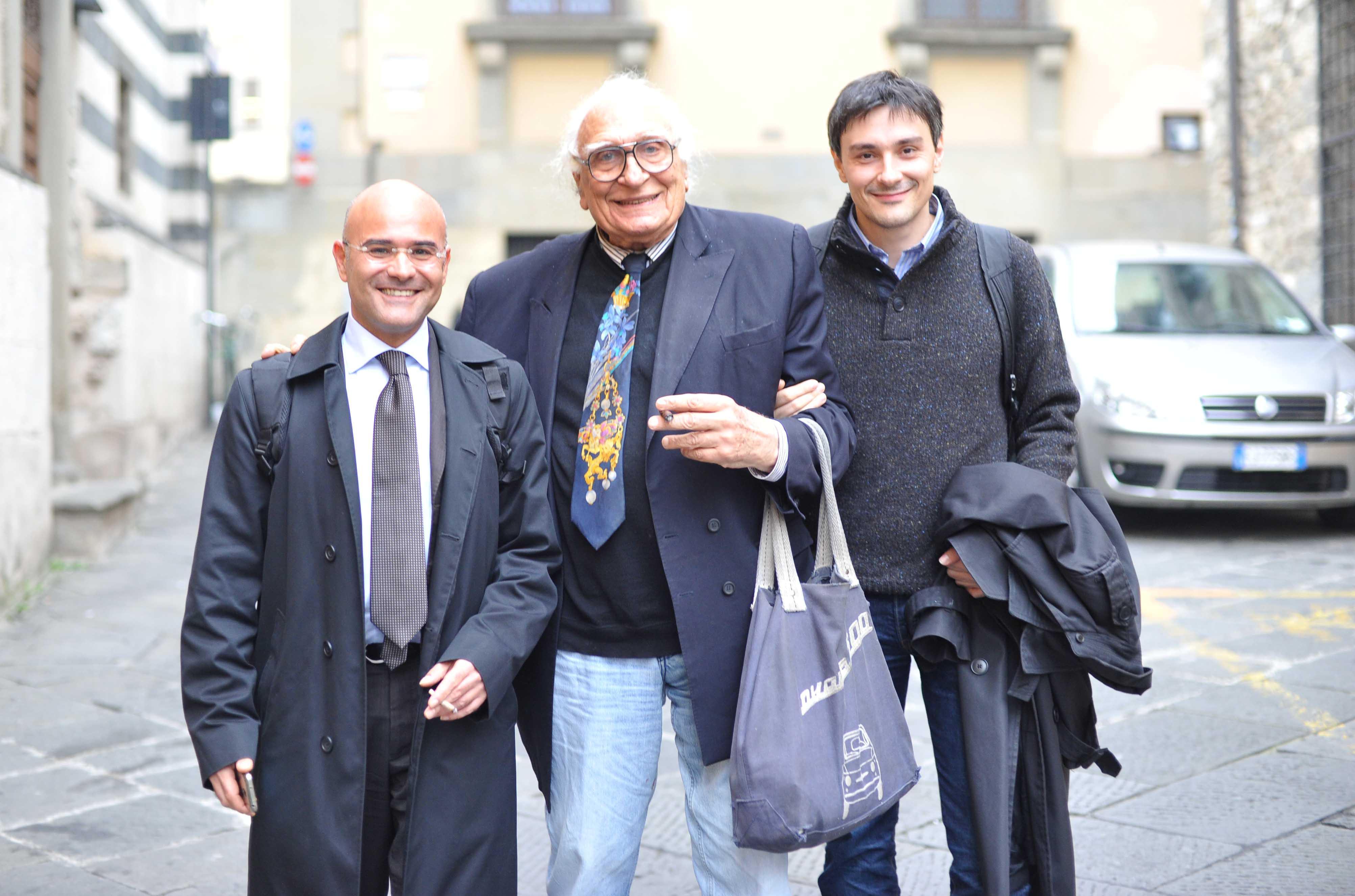 Marco Pannella fra l'avvocato Giuseppe Rossodivita e Matteo Angioli (Foto Gori)