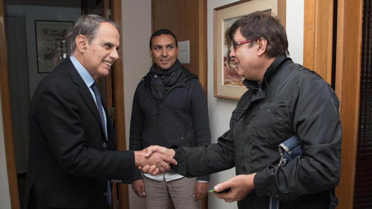Da sinistra il console onorario Andrea Dore con i rappresentanti delle comunità marocchina e libanese (foto Mario Rosas)