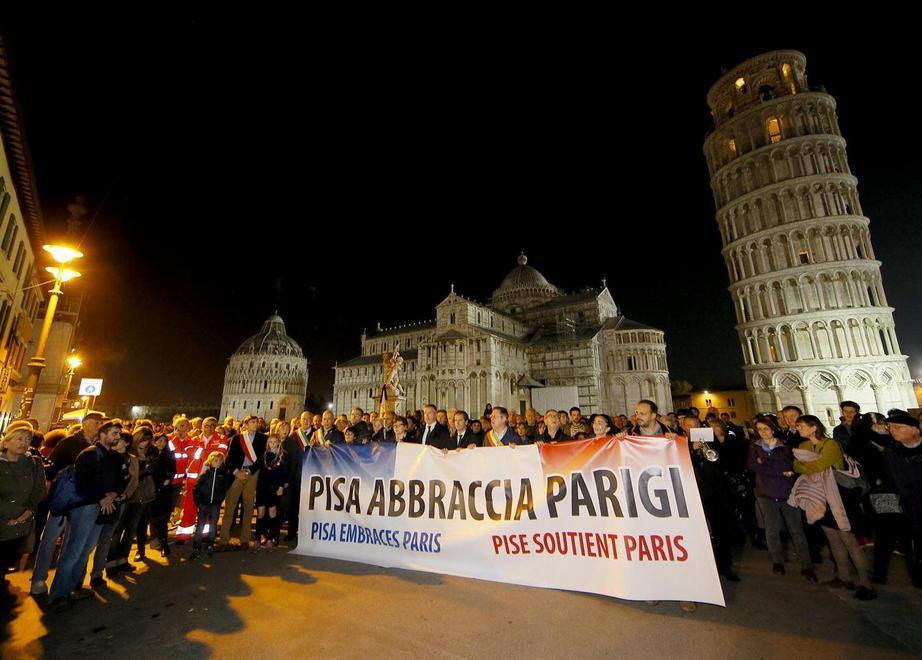 La solidarietà in piazza Duomo