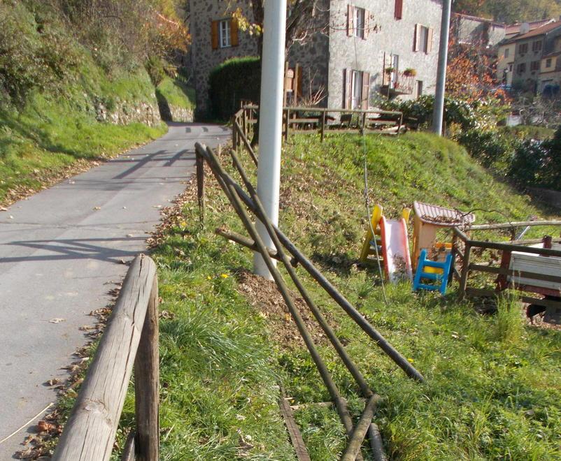 Vandali in azione al parco di Gombereto