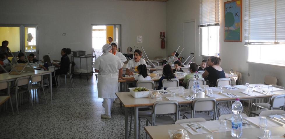  Mensa, nuovo attacco «Mancano prodotti a chilometro zero» 