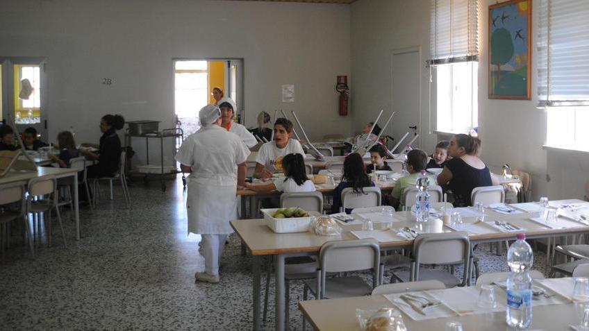 Mensa, nuovo attacco «Mancano prodotti a chilometro zero»