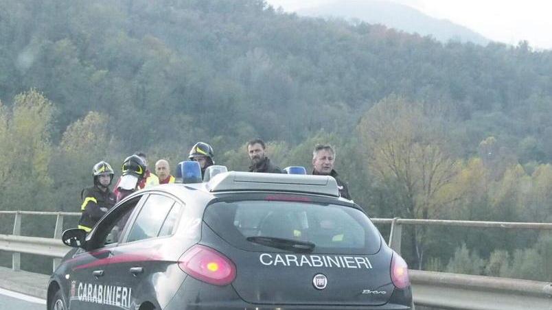 Minaccia di uccidersi fermato dai carabinieri