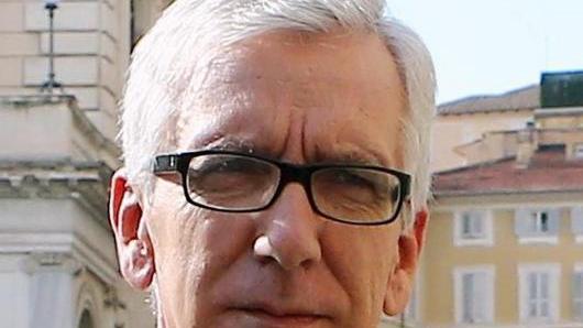 Bandiere a mezz’asta e cordoglio del governatore