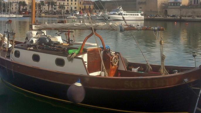 La Tartana Salina in rotta verso Capo Verde fa tappa ad Alghero