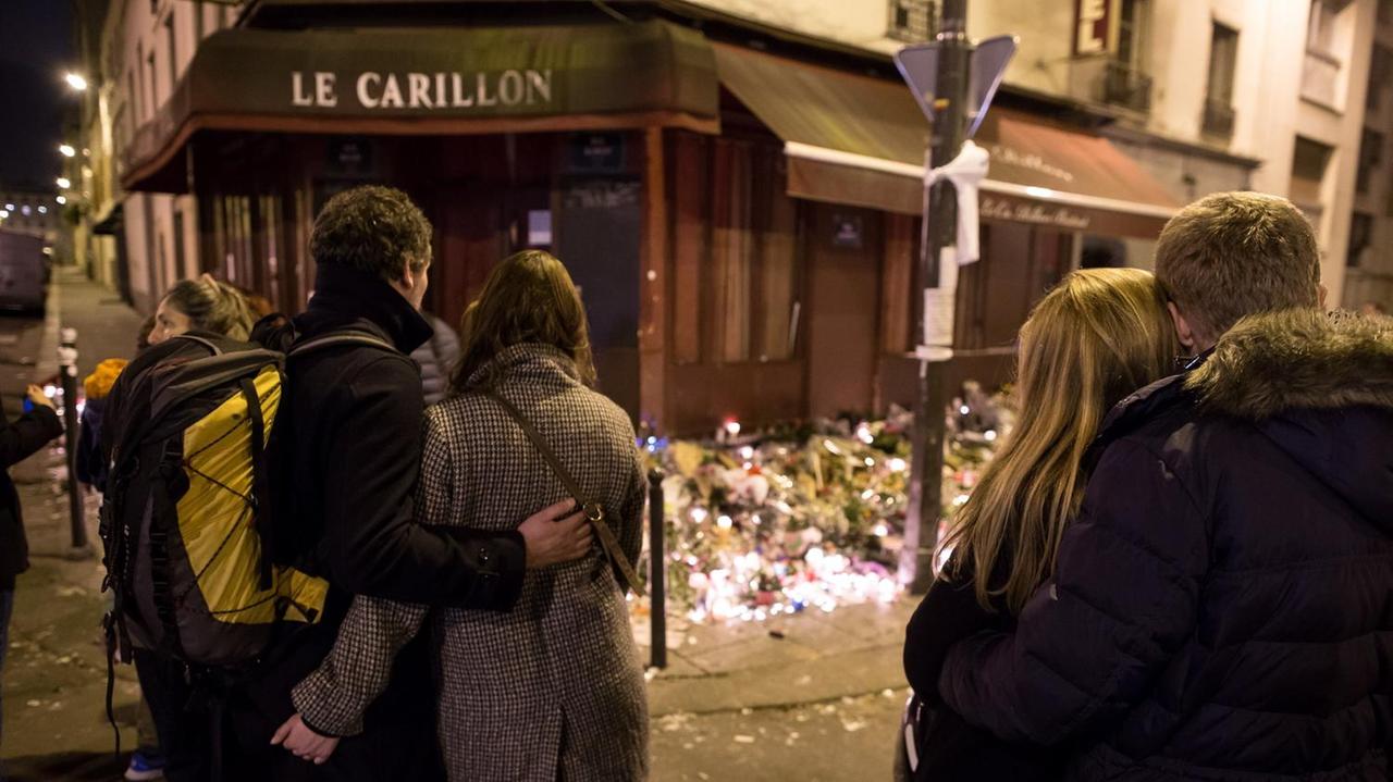 Solidarietà con le vittime dell'attacco terroristico a Parigi