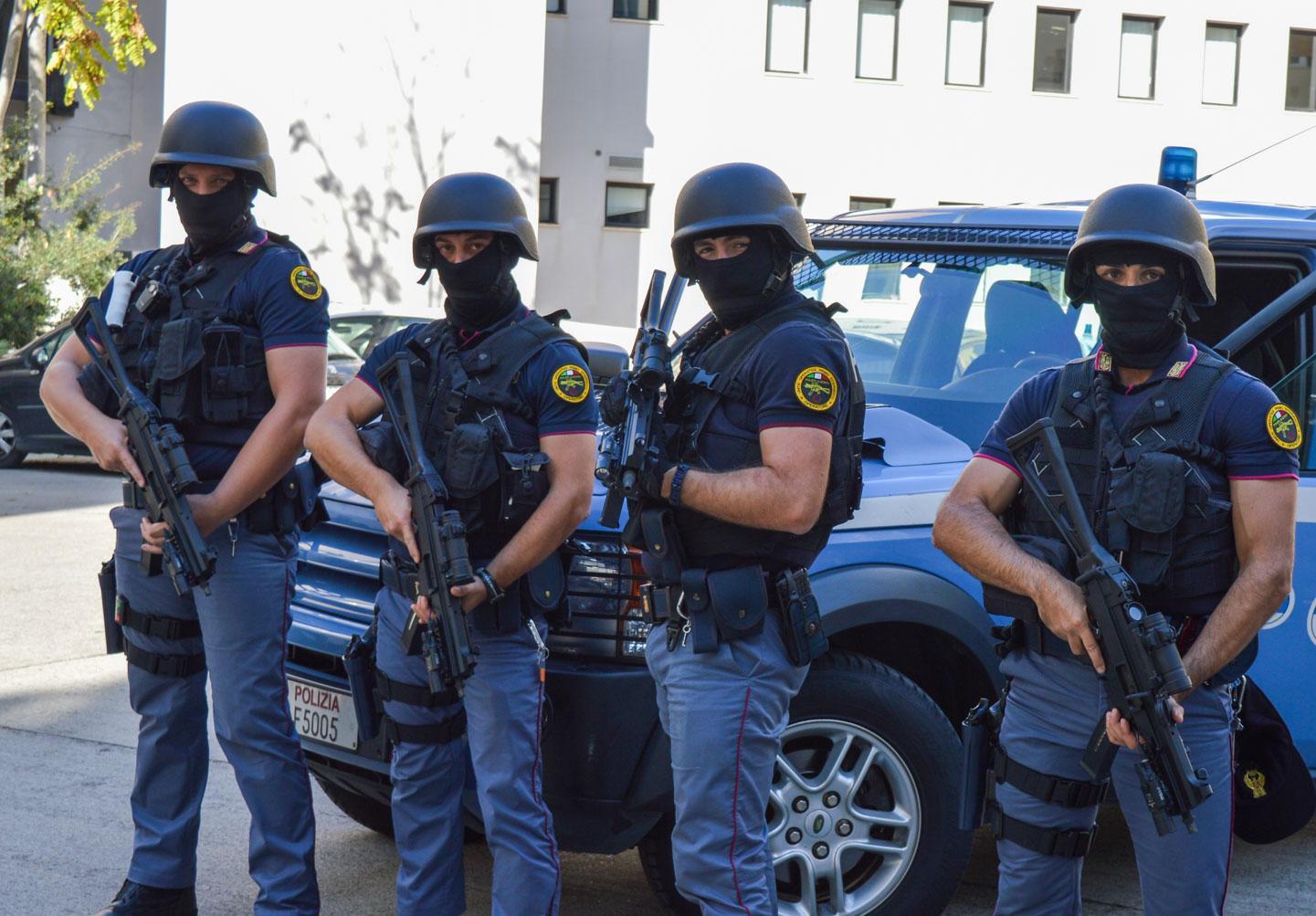Una pattuglia Uopi, unità operative pronto intervento (foto Mario Rosas)