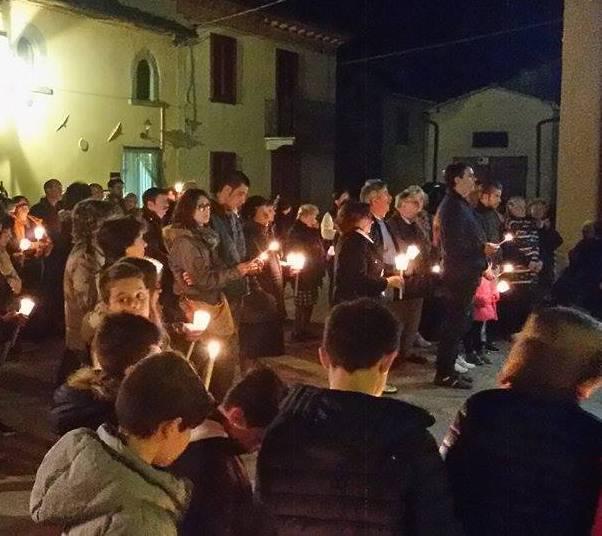 Decine di persone alla fiaccolata organizzata per Gianfranco Barsi 