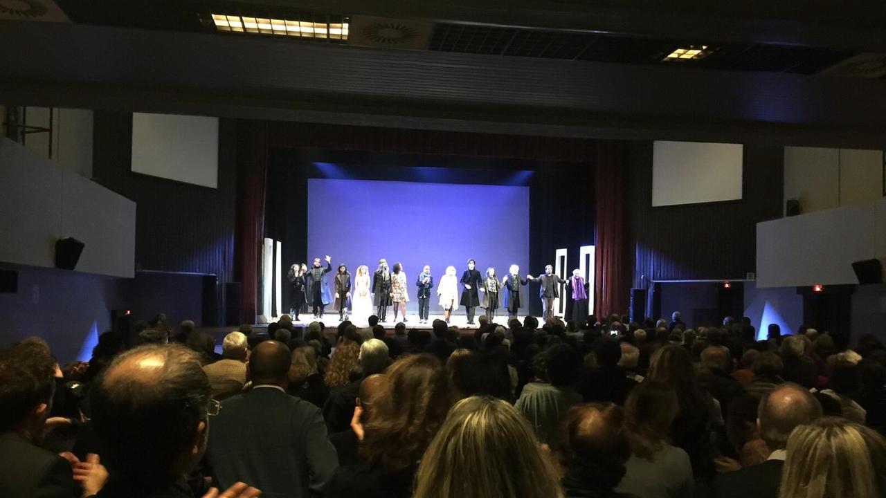 La standing ovation finale per Giorgio Albertazzi