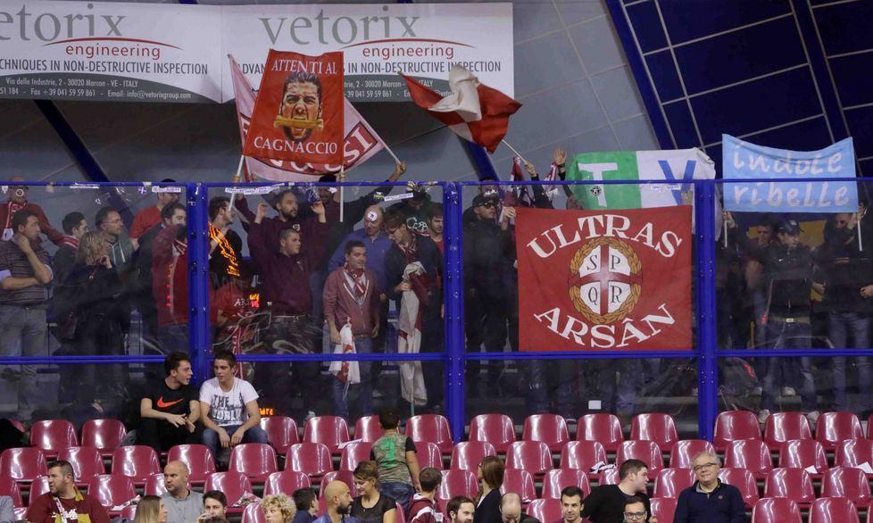 Gli Arsan chiusi nella “gabbia”