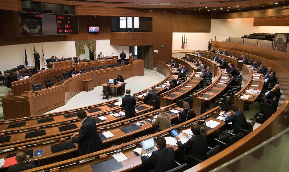 Una seduta del consiglio regionale