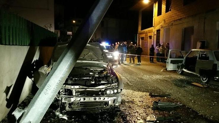 I danni provocati dalla bomba esplosa a Tonara