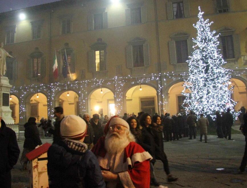 Un tappeto di luci, nevicate e musica: l’Abc del Natale 