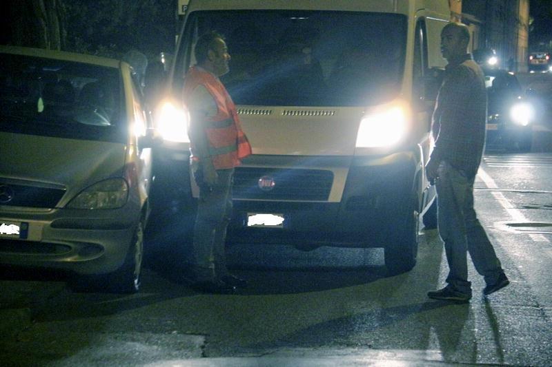 Il furgone in via di Salviano e un'auto colpita (Marzi Pentafoto)