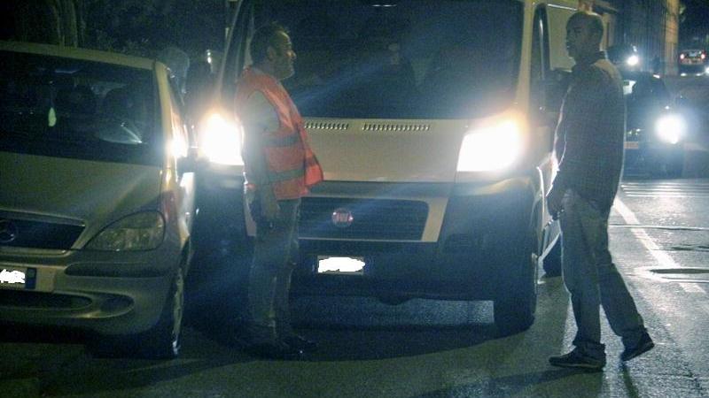 Il furgone in via di Salviano e un'auto colpita (Marzi Pentafoto)