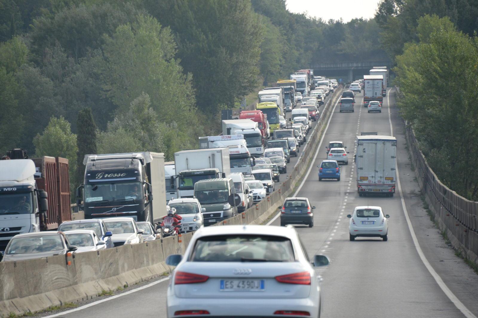 Un tratto della superstrada Firenze-Pisa-Livorno