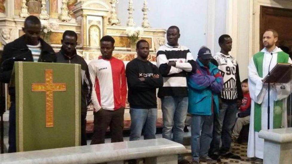 Profughi musulmani di Marliana alla messa contro il terrorismo
