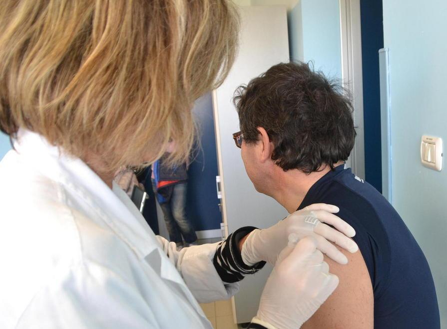 Vaccini: 75.000 dosi contro l’influenza