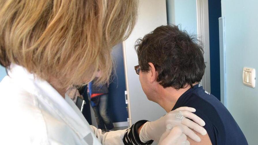 Vaccini: 75.000 dosi contro l’influenza