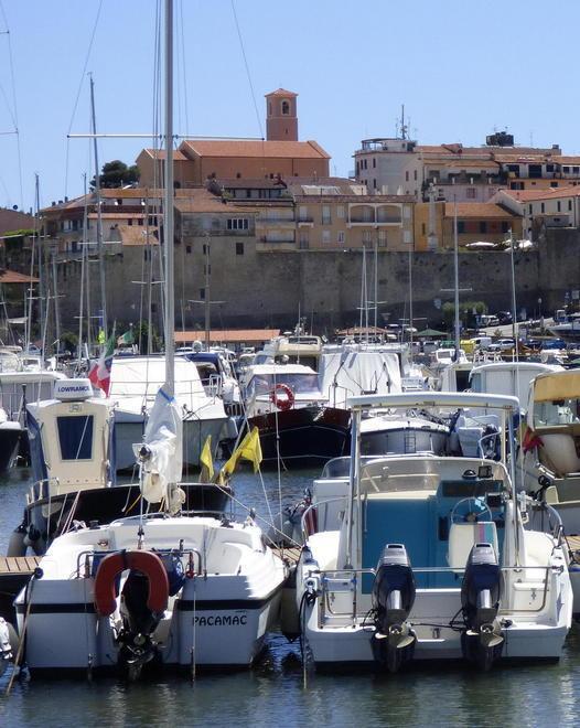 Porto di Talamone, fondale basso La navigazione è interdetta 