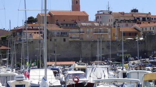 Porto di Talamone, fondale basso La navigazione è interdetta