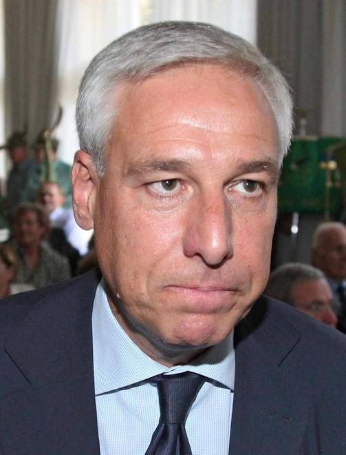 Sul Belvedere appare la scritta Isis 