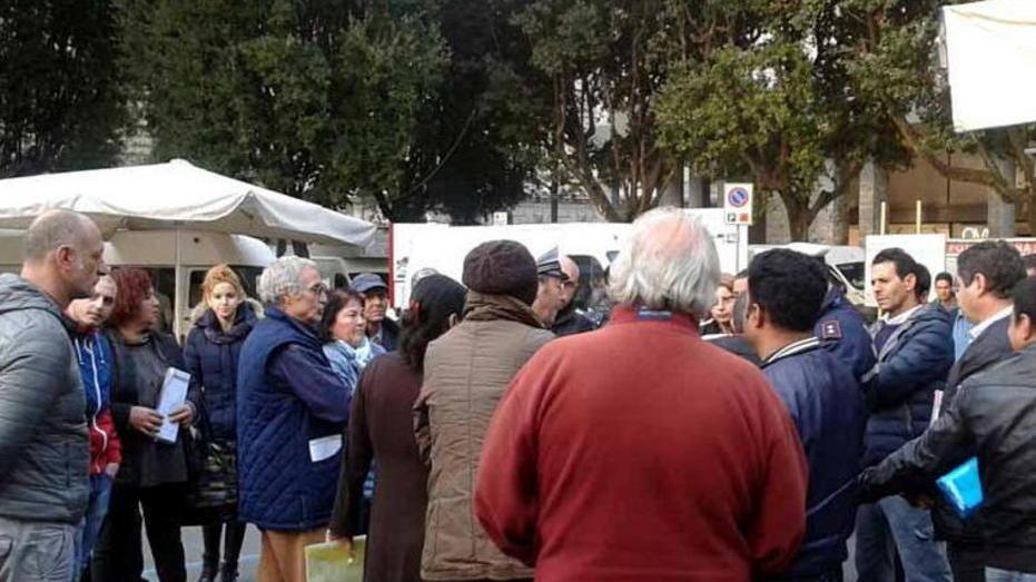 E gli ambulanti del lunedì bocciano via del Plebiscito