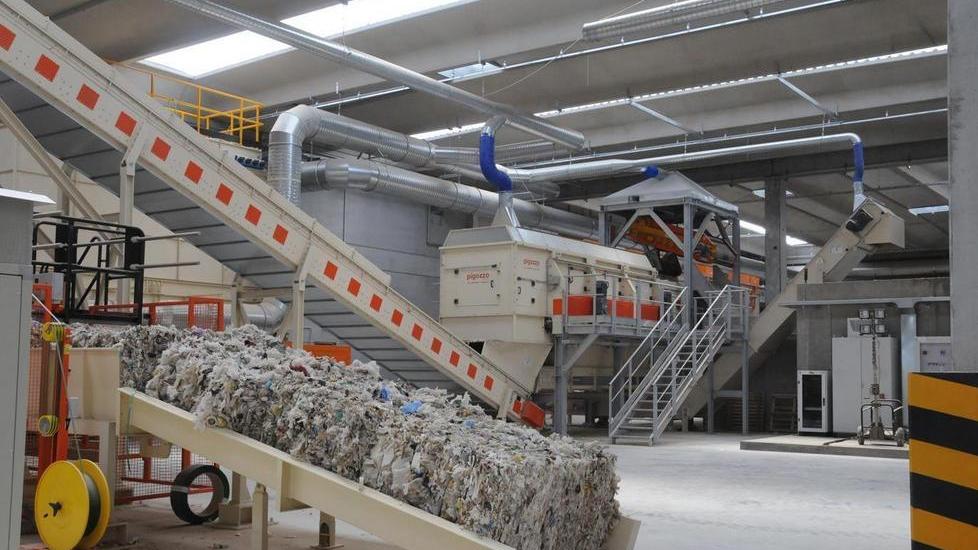 Dubbi sull’acquisto dell’impianto per i rifiuti