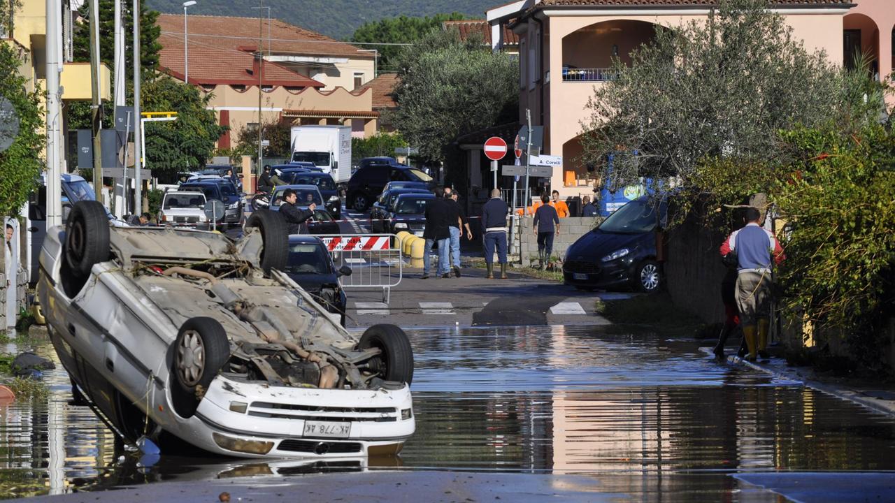 Una strada di Olbia colpita dall'alluvione del 2013