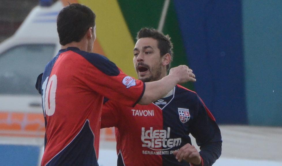 L'esultanza di Giuseppe Meloni dopo un gol