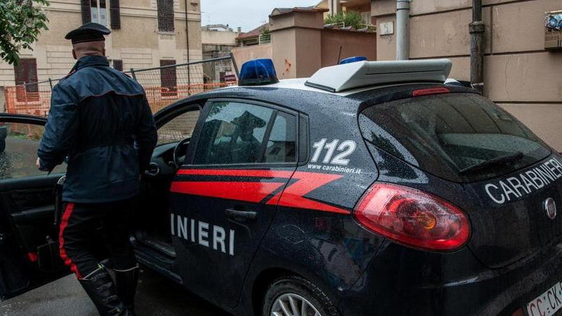 Su Facebook con l’anello rubato, badante finisce nei guai