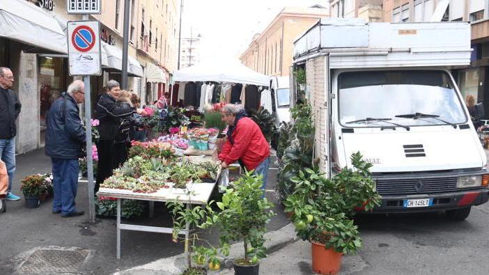 Beffati dalla burocrazia 36 ambulanti del mercato ex via Serristori