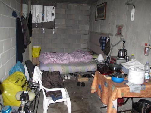 Uno dei garage trasformato in abitazione