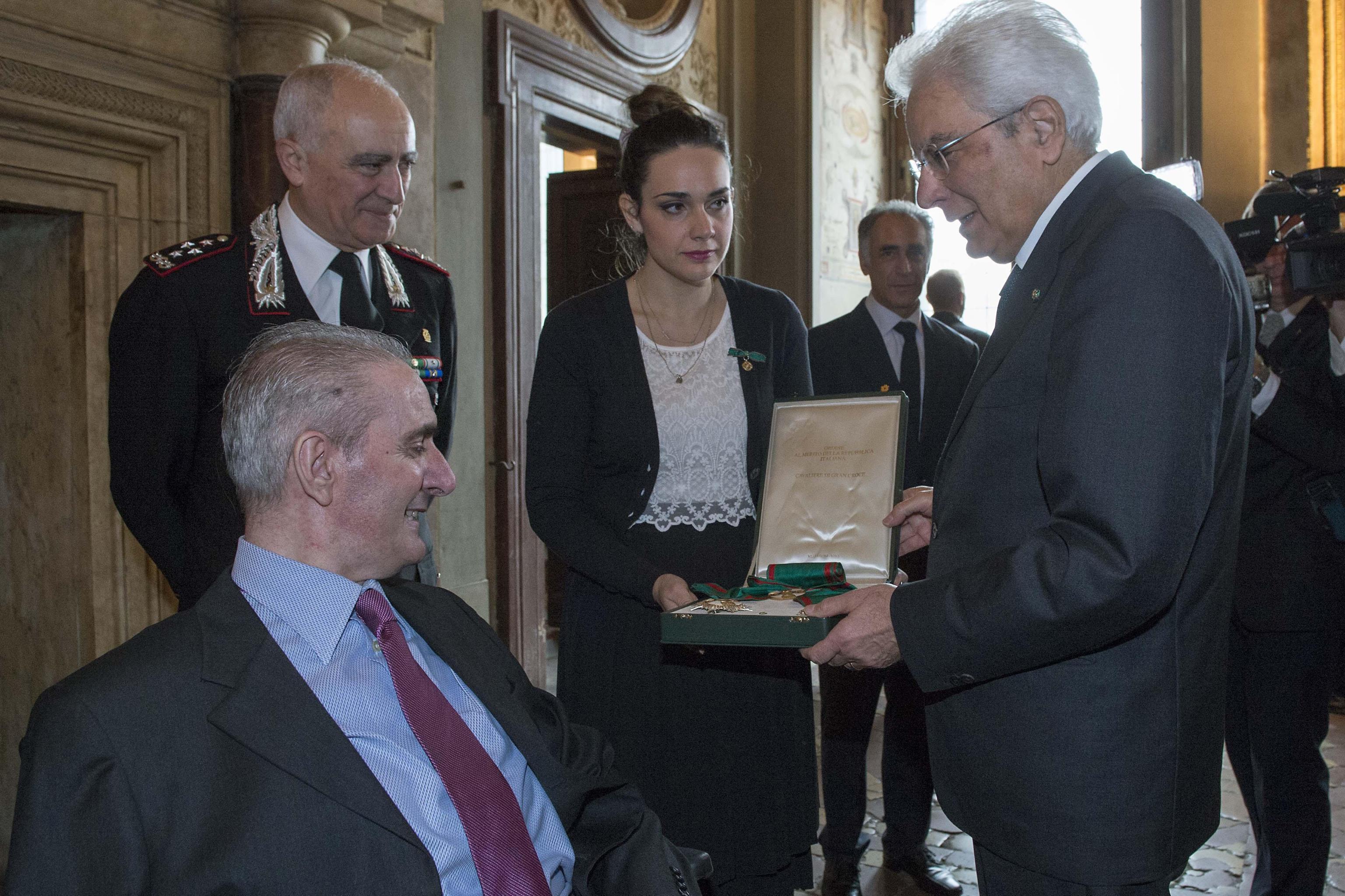 Giuseppe Giangrande riceve l'onorificenza dal presidente della Repubblica Mattarella