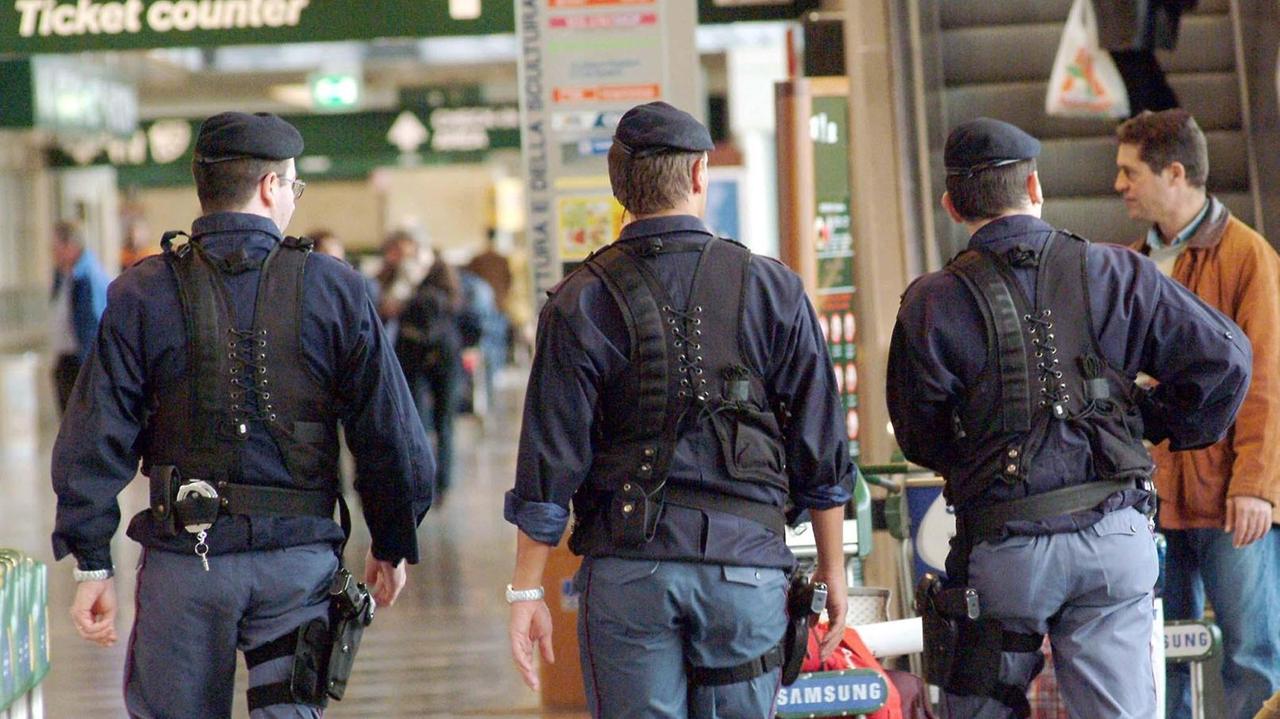 Allarme terrorismo, più controlli su stazione e aeroporto